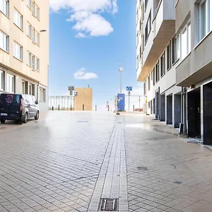 Appartement Snug In With Terrace, Oostende